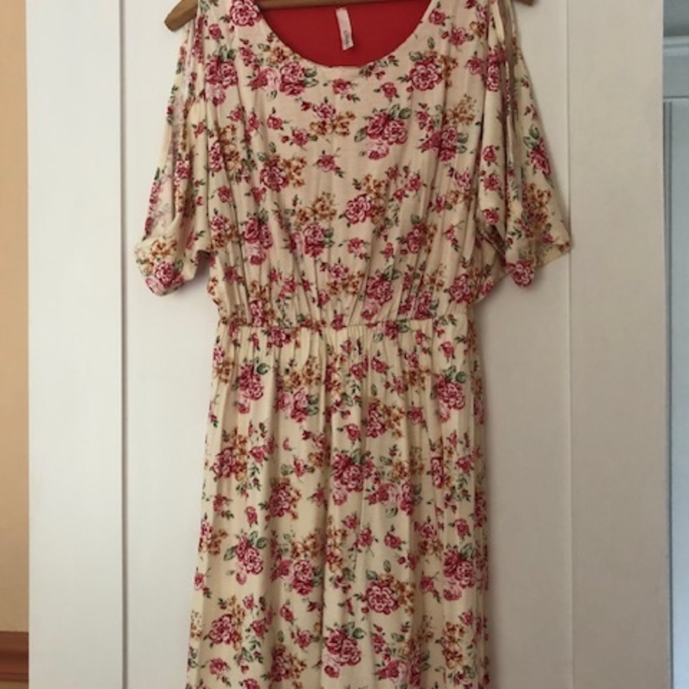 Gilli Pink and Red Cold Shoulder Midi Sundress